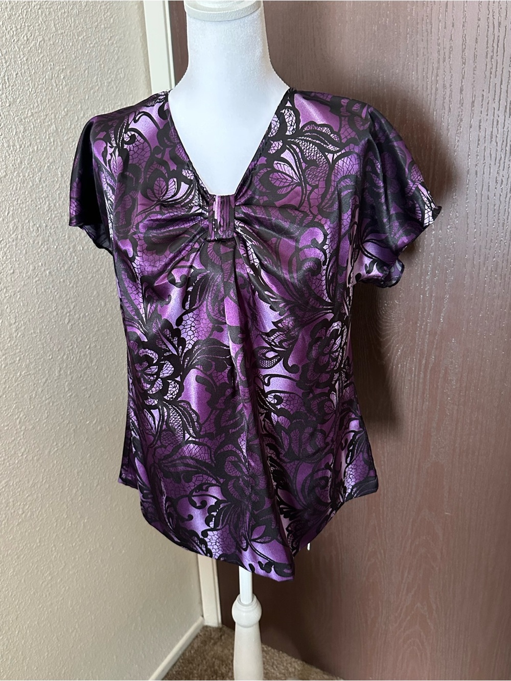 Apt. 9 Purple and Black Satin Floral V-Neck Blouse